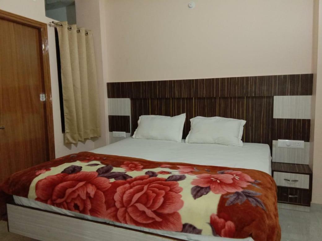 Adb Rooms Hotel De Pal Варанасі Екстер'єр фото