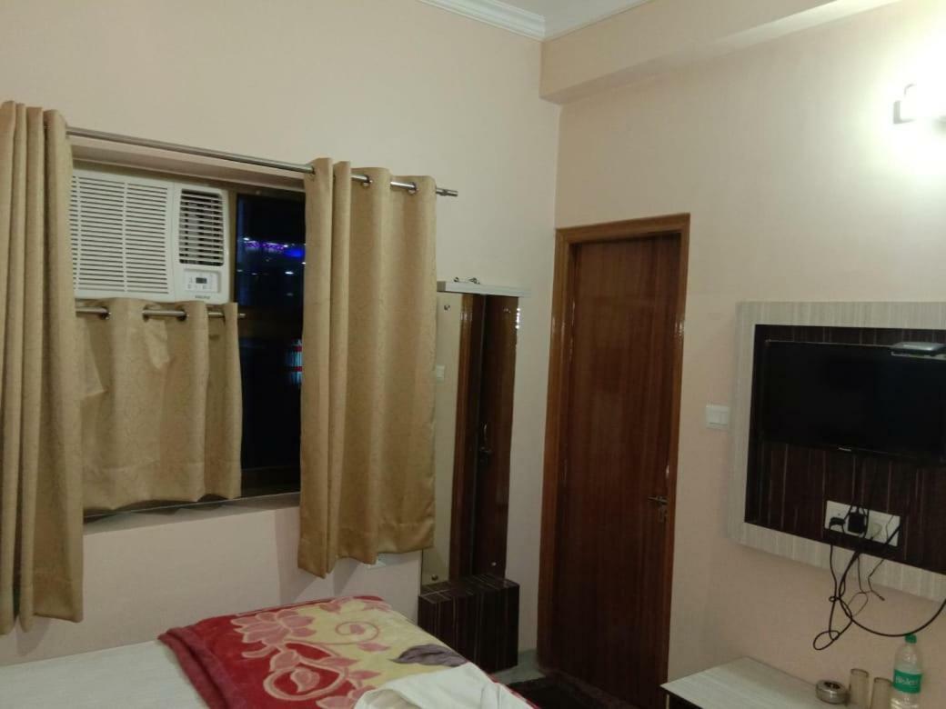 Adb Rooms Hotel De Pal Варанасі Екстер'єр фото